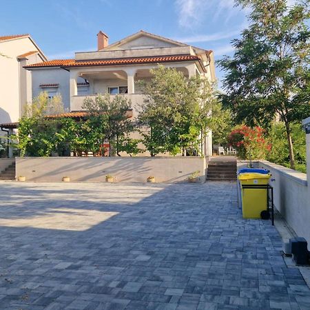 Apartments In Rijeka, Free Parking And Large Terrace, 15Min Drive From The Beach Экстерьер фото