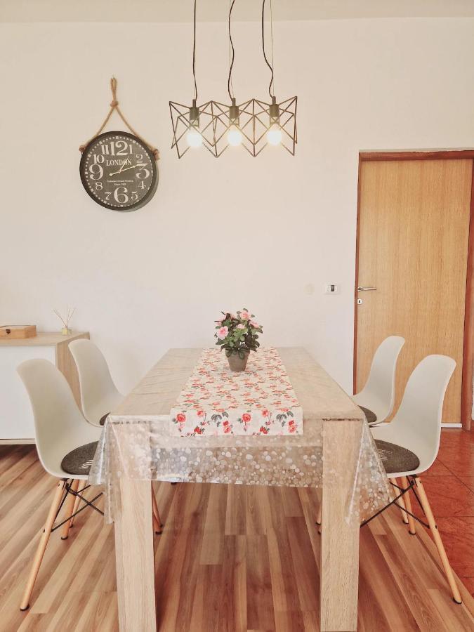 Apartments In Rijeka, Free Parking And Large Terrace, 15Min Drive From The Beach Экстерьер фото