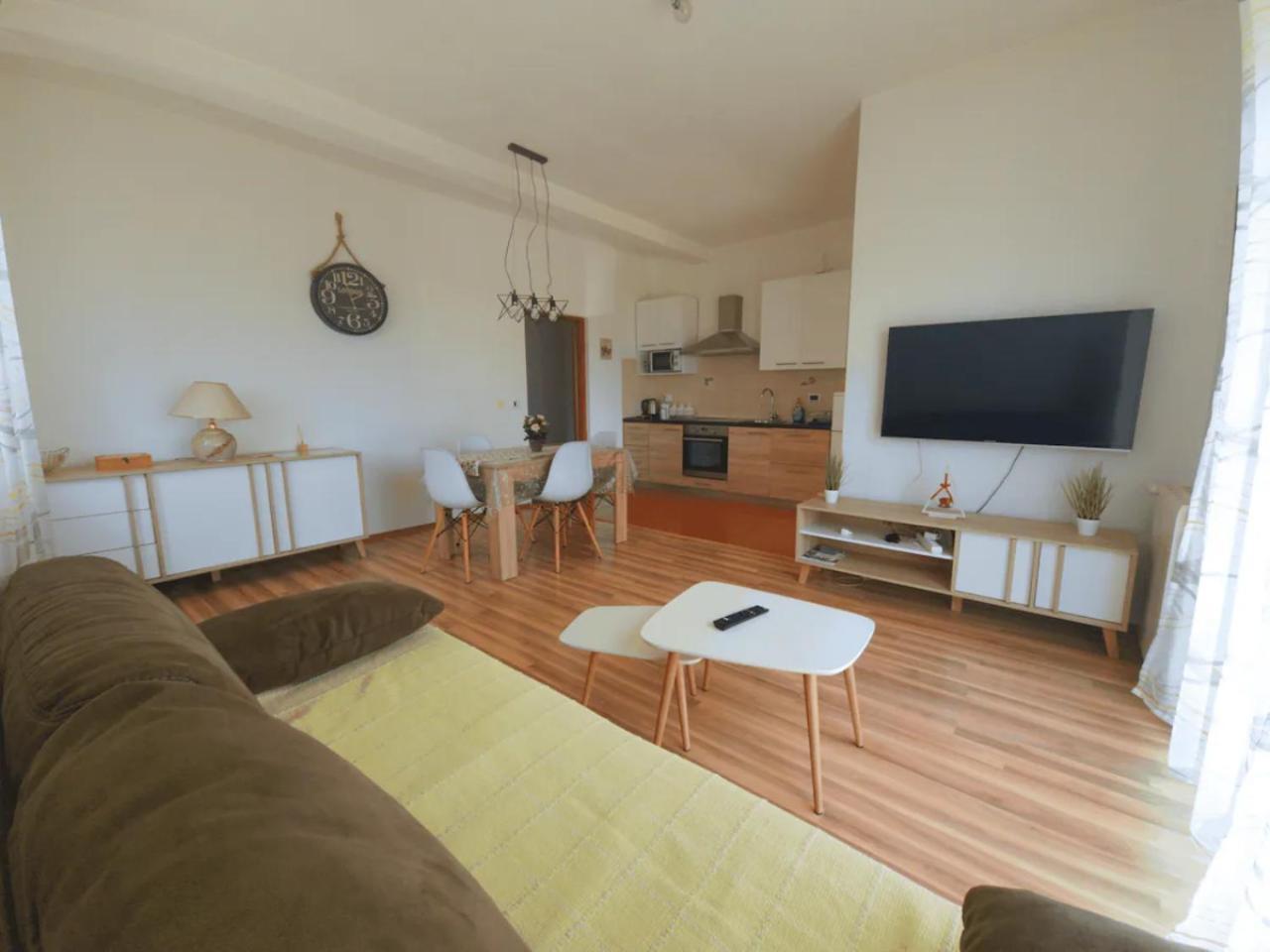 Apartments In Rijeka, Free Parking And Large Terrace, 15Min Drive From The Beach Экстерьер фото